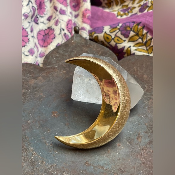 Vintage 70’s 🌙 MOON Brooch / Goldtone CELESTIAL Brooch / Boho Moon Pin - Picture 5 of 11